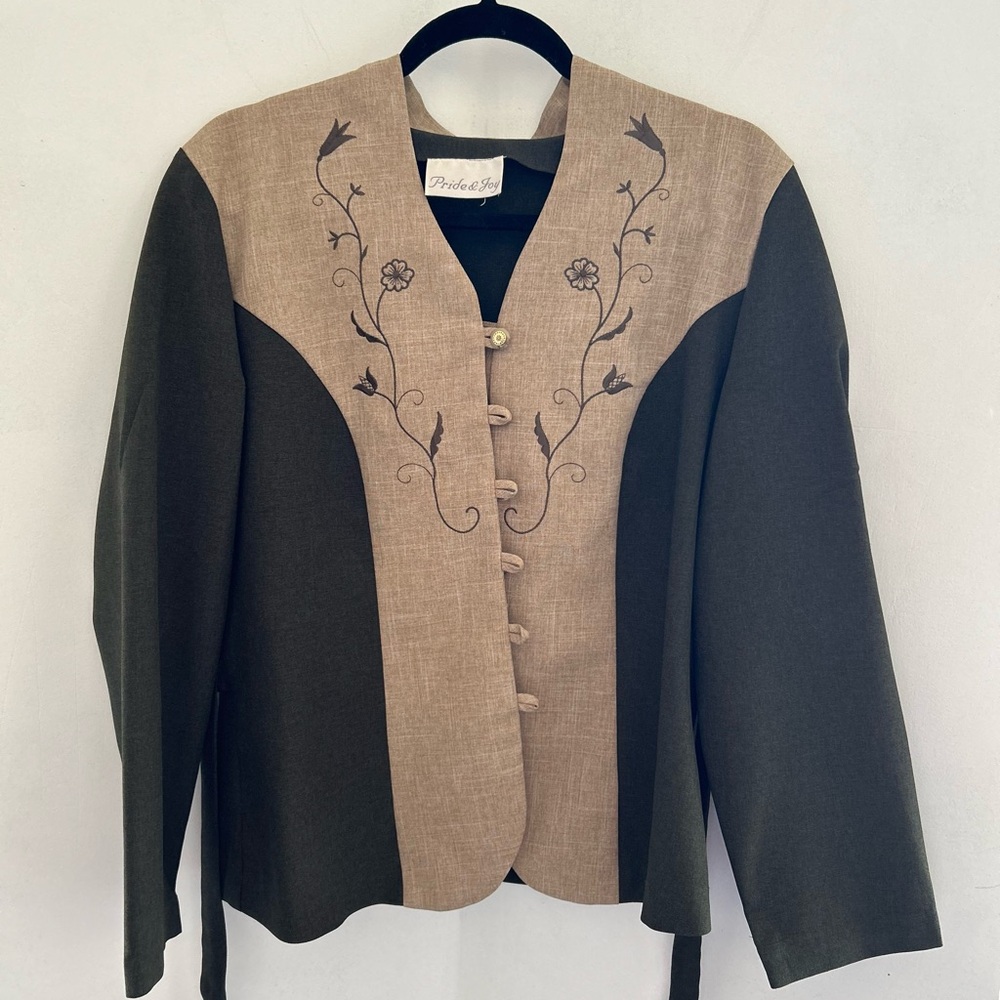 Vintage Elegant Tan and Black Embroidered Blazer